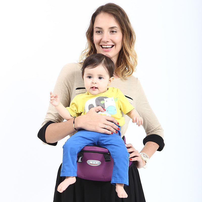 Front hold baby carrier