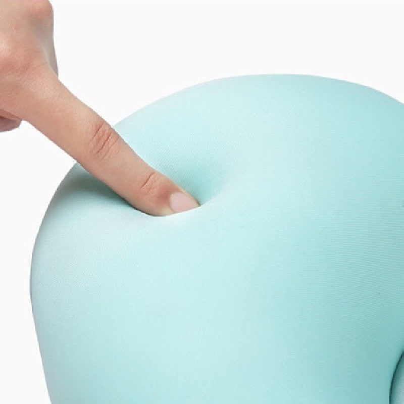 Soft adjustable baby bath net for newborns – suspended design for safety and comfort during bath time.
