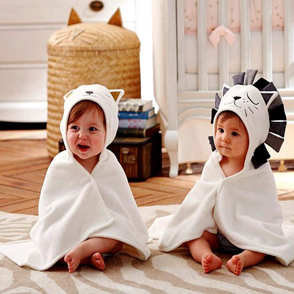 Hooded newborn cotton bath towel for babies – soft, absorbent, and ideal for post-bath comfort.
