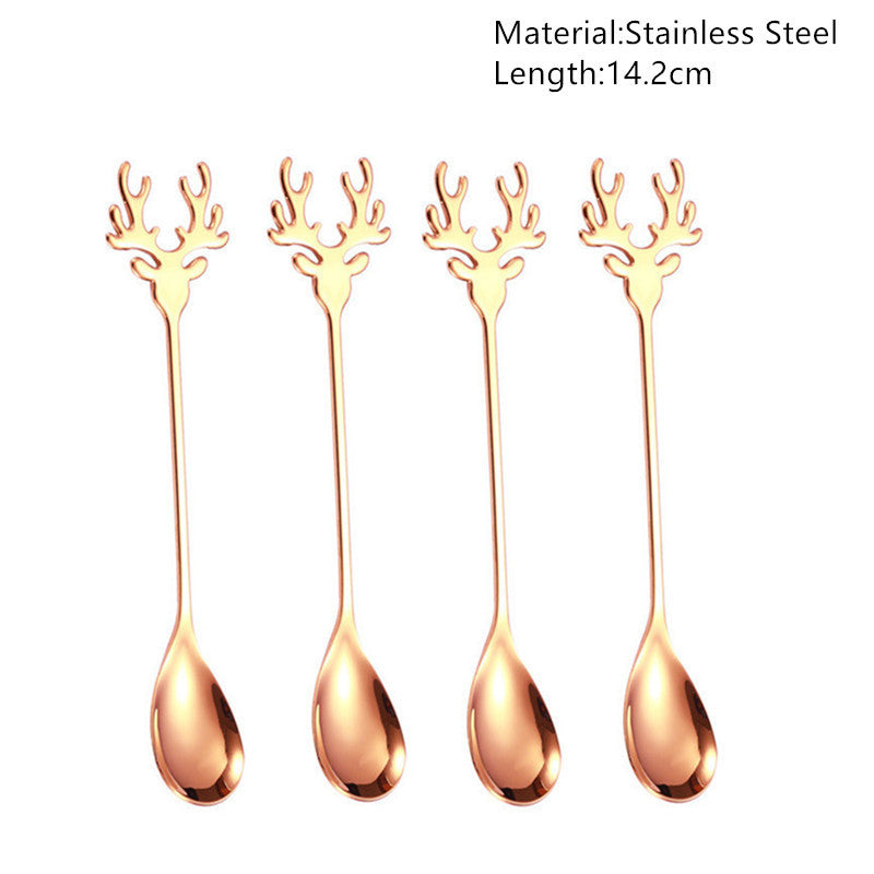 Festive Merry Christmas party spoons for holiday dinners and table decorations – red and green Xmas-themed cutlery.
