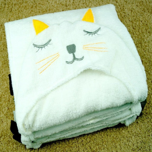 Hooded newborn cotton bath towel for babies – soft, absorbent, and ideal for post-bath comfort.
