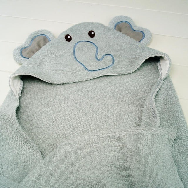 Hooded newborn cotton bath towel for babies – soft, absorbent, and ideal for post-bath comfort.
